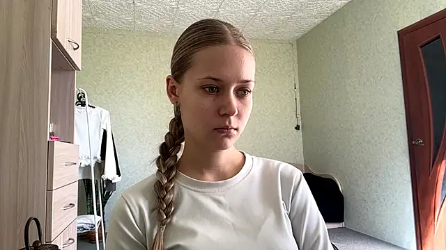 ZaidaSchwarten online show from May 2, 2:22 pm