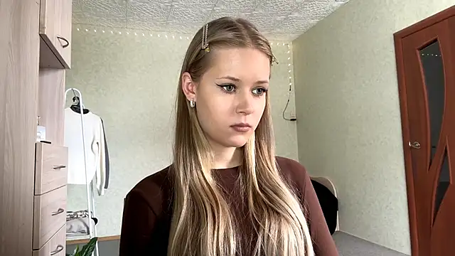 ZaidaSchwarten online show from February 26, 8:25 am