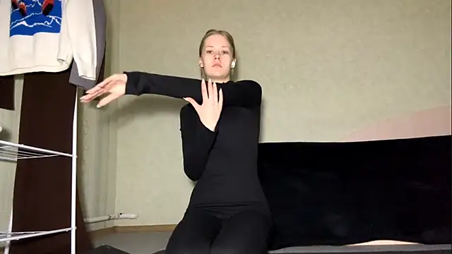 ZaidaSchwarten online show from February 13, 5:40 am