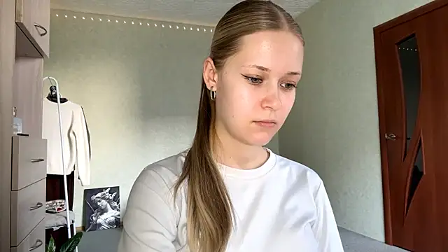 ZaidaSchwarten online show from March 1, 1:33 pm