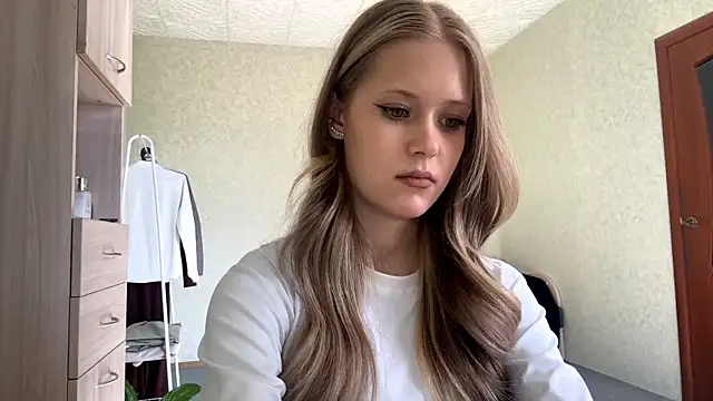 ZaidaSchwarten online show from March 16, 11:47 am