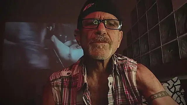 4skinlvrI online show from January 17, 11:30 pm