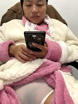 Snapshot of cmvoo chatting on December 14, 8:09 am cmvoo online show from December 14, 8:09 am