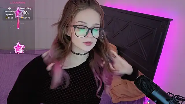 Snapshot of Angel_Bruh chatting on February 10, 3:33 pm Angel Bruh online show from February 10, 3:33 pm