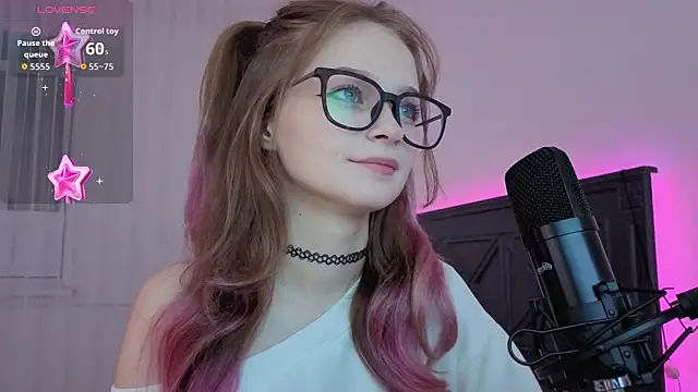 Snapshot of Angel_Bruh chatting on February 11, 6:52 pm Angel Bruh online show from February 11, 6:52 pm