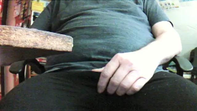 Snapshot of oldmann08 chatting on January 6, 9:24 am oldmann08 online show from January 6, 9:24 am