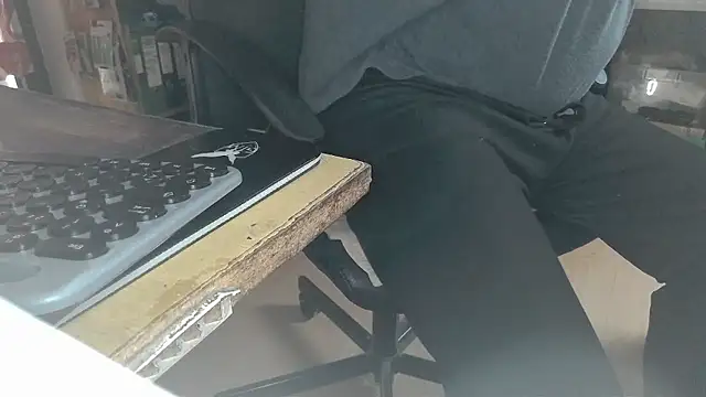 Snapshot of oldmann08 chatting on January 12, 1:07 pm oldmann08 online show from January 12, 1:07 pm