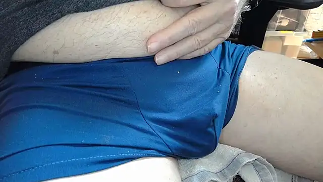 Snapshot of oldmann08 chatting on June 16, 1:44 pm oldmann08 online show from June 16, 1:44 pm