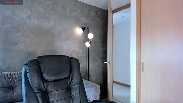 ValerieAustin online show from April 14, 2:33 pm