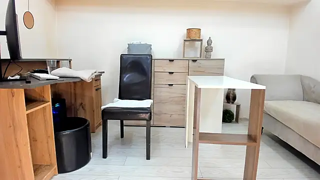 classy medea online show from February 24, 1:28 am