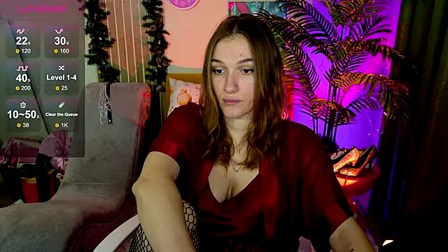 Snapshot of CarolainGilbert chatting on December 17, 8:25 pm CarolainGilbert online show from December 17, 8:25 pm