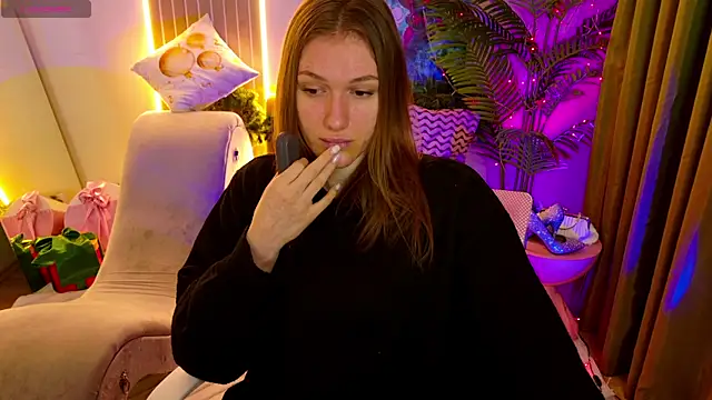 Snapshot of CarolainGilbert chatting on January 6, 5:22 am CarolainGilbert online show from January 6, 5:22 am