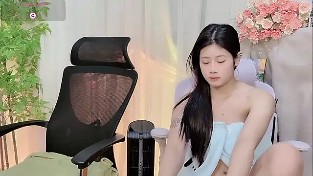 Yvonne-07 online show from January 11, 1:18 pm