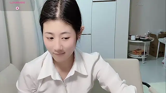 Yvonne-07 online show from April 17, 5:05 pm