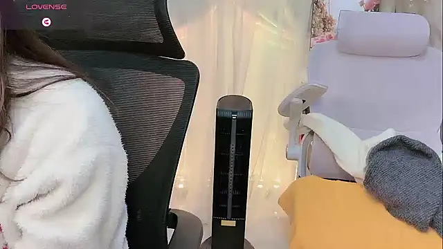 Yvonne-07 online show from January 10, 11:11 pm