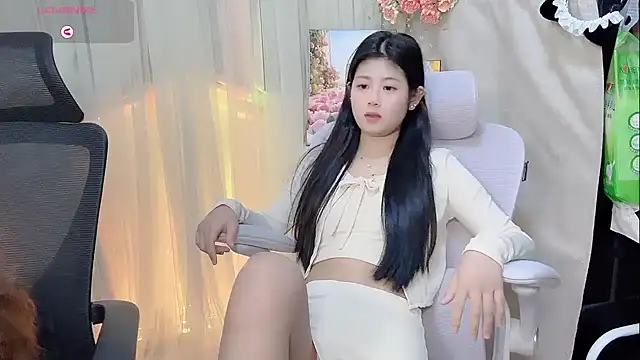 Snapshot of Yvonne-07 chatting on December 16, 12:42 pm Yvonne-07 online show from December 16, 12:42 pm