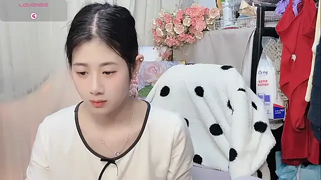 Yvonne-07 online show from March 11, 1:27 pm