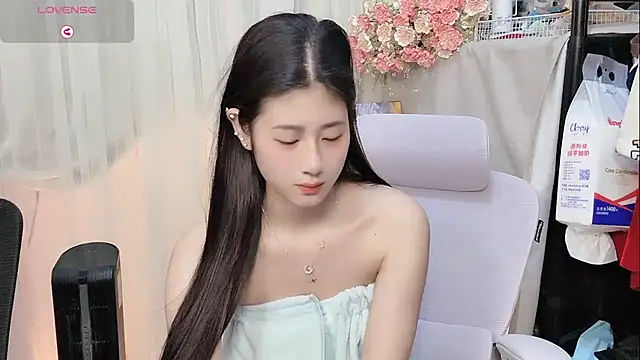 Yvonne-07 online show from March 5, 1:30 pm