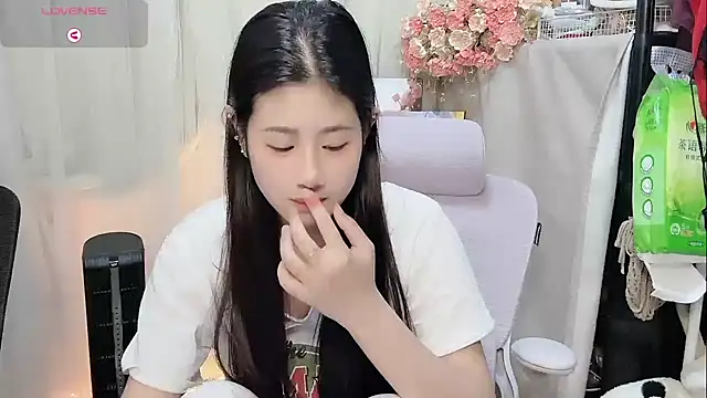 Yvonne-07 online show from March 25, 4:28 pm