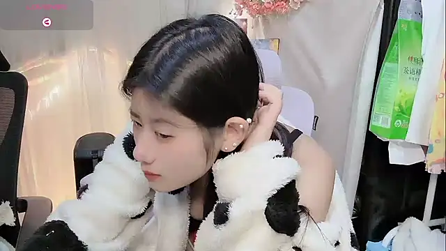 Yvonne-07 online show from January 15, 5:33 am