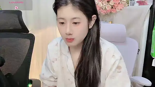 Yvonne-07 online show from January 13, 9:08 pm