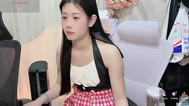 Yvonne-07 online show from March 15, 6:04 pm