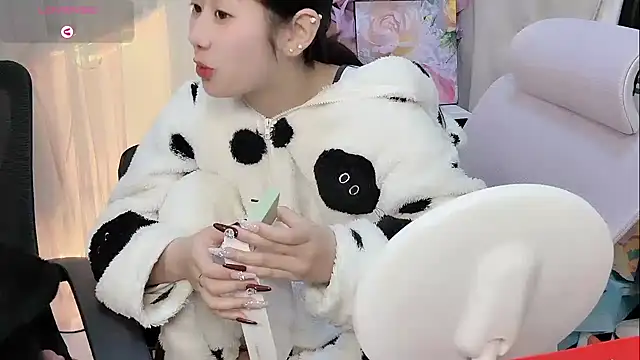 Yvonne-07 online show from January 31, 9:24 pm