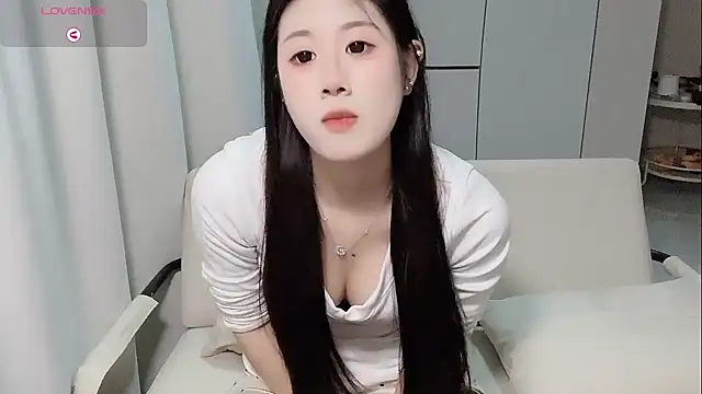 Snapshot of Yvonne-07 chatting on April 21, 8:48 pm Yvonne-07 online show from April 21, 8:48 pm
