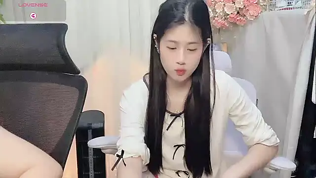 Yvonne-07 online show from March 4, 12:57 pm