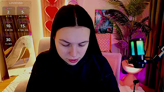 MaxinCarroll online show from March 7, 7:15 am