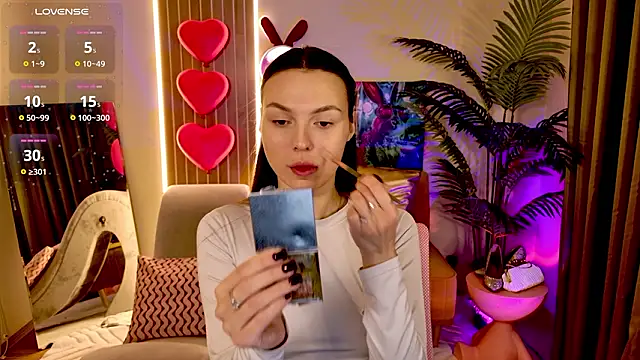 MaxinCarroll online show from March 29, 8:05 am