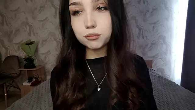 Qwami Amie online show from April 13, 7:45 am