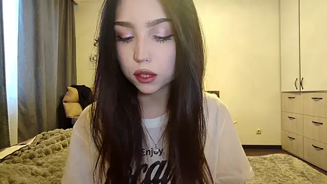 Qwami Amie online show from February 24, 9:32 am