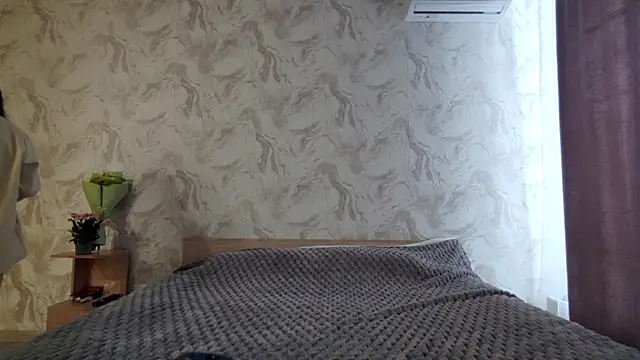 Qwami Amie online show from March 12, 5:45 am