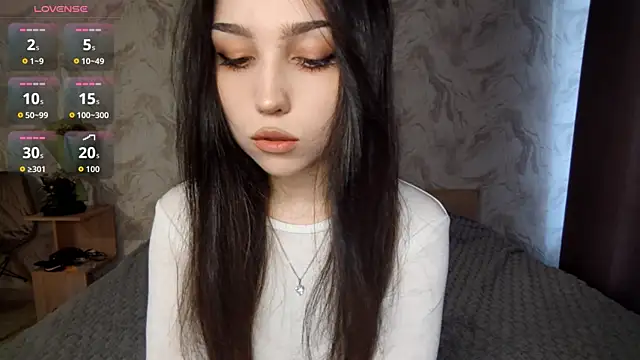 Qwami Amie online show from March 31, 1:24 pm