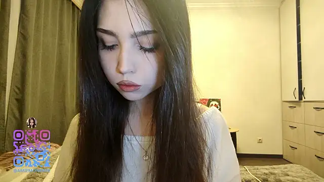 Qwami Amie online show from February 9, 12:36 pm