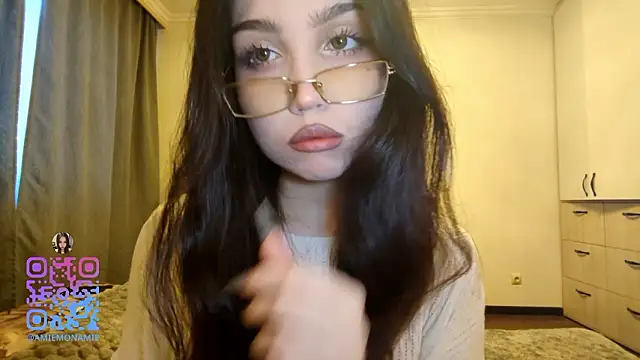 Qwami Amie online show from February 13, 4:45 am