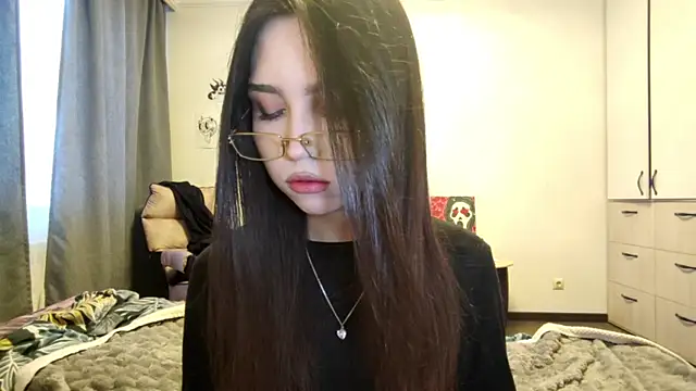 Qwami Amie online show from February 22, 8:39 am