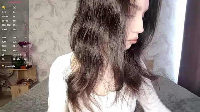 Qwami Amie online show from April 27, 6:55 am