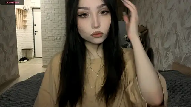 Qwami Amie online show from May 22, 3:04 am