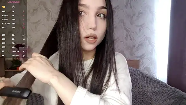 Qwami Amie online show from April 29, 7:56 am