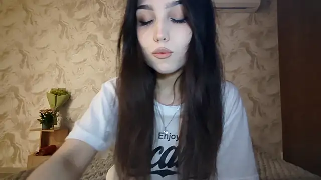 Qwami Amie online show from March 16, 3:15 pm