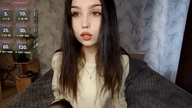 Qwami Amie online show from March 21, 1:15 pm