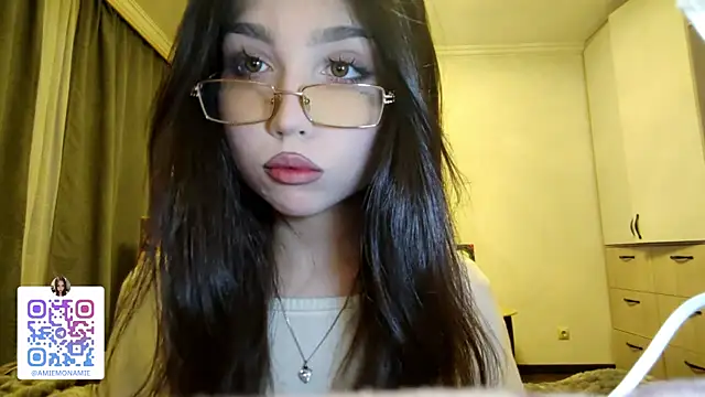 Qwami Amie online show from January 10, 3:57 am