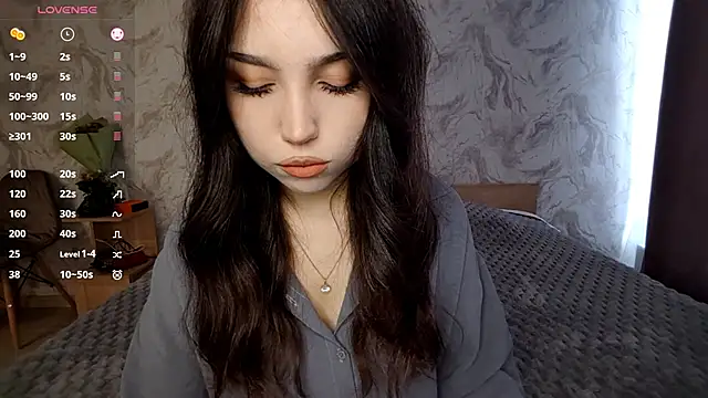 Qwami Amie online show from April 17, 6:38 am