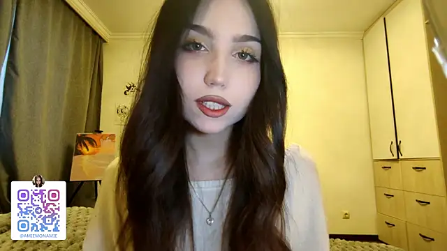 Qwami Amie online show from December 21, 6:37 am