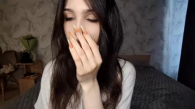 Qwami Amie online show from March 26, 1:20 pm