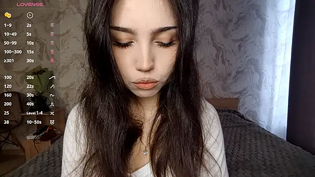 Qwami Amie online show from April 14, 6:29 am