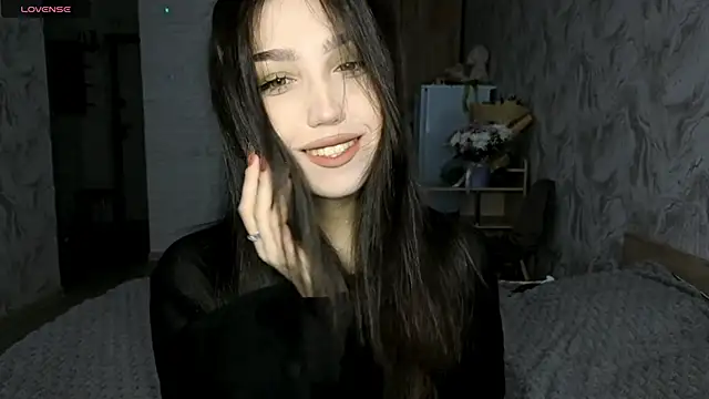 Qwami Amie online show from May 21, 4:43 am