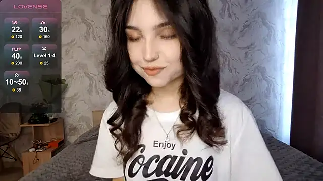 Qwami Amie online show from April 22, 6:42 am